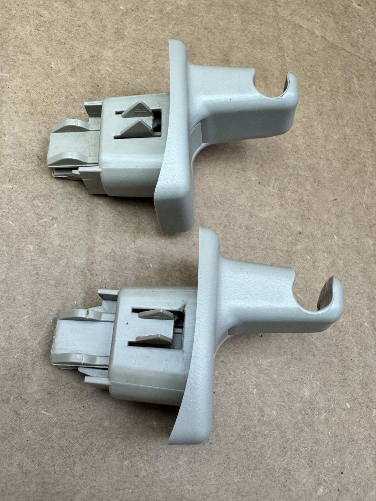 2003-2009 Chevolet Express GMC Savana Van Sun Visor Clip Retainer Set OEM x2 thumbnail 14