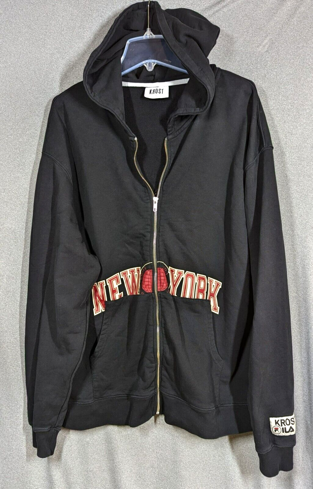 FELPA CON CAPPUCCIO KROST X FILA UO ESCLUSIVA FULL ZIP L NERA NEW YORK PORTOGALLO