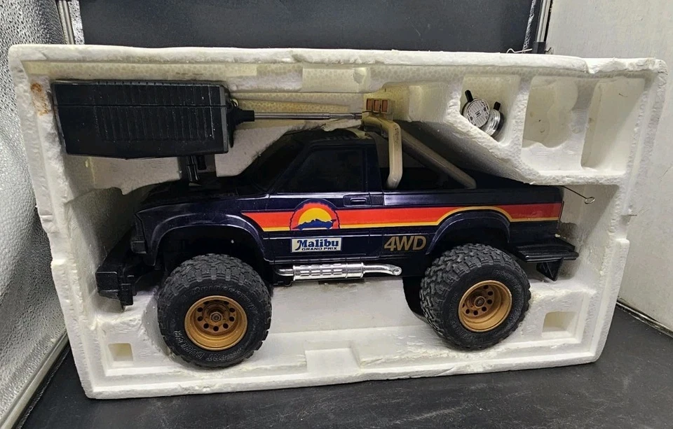 NIKKO Malibu Grand Prix 4X4 Off Road Hilux Blue Truck 1982 w/ Box and Remote - Image 2 of 4