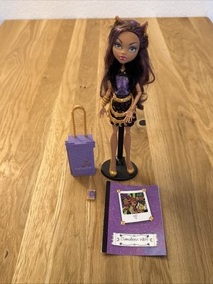 Monster High Puppe   Clawdeen Wolf Travel Set   mit Halterung & Pass  so cool
