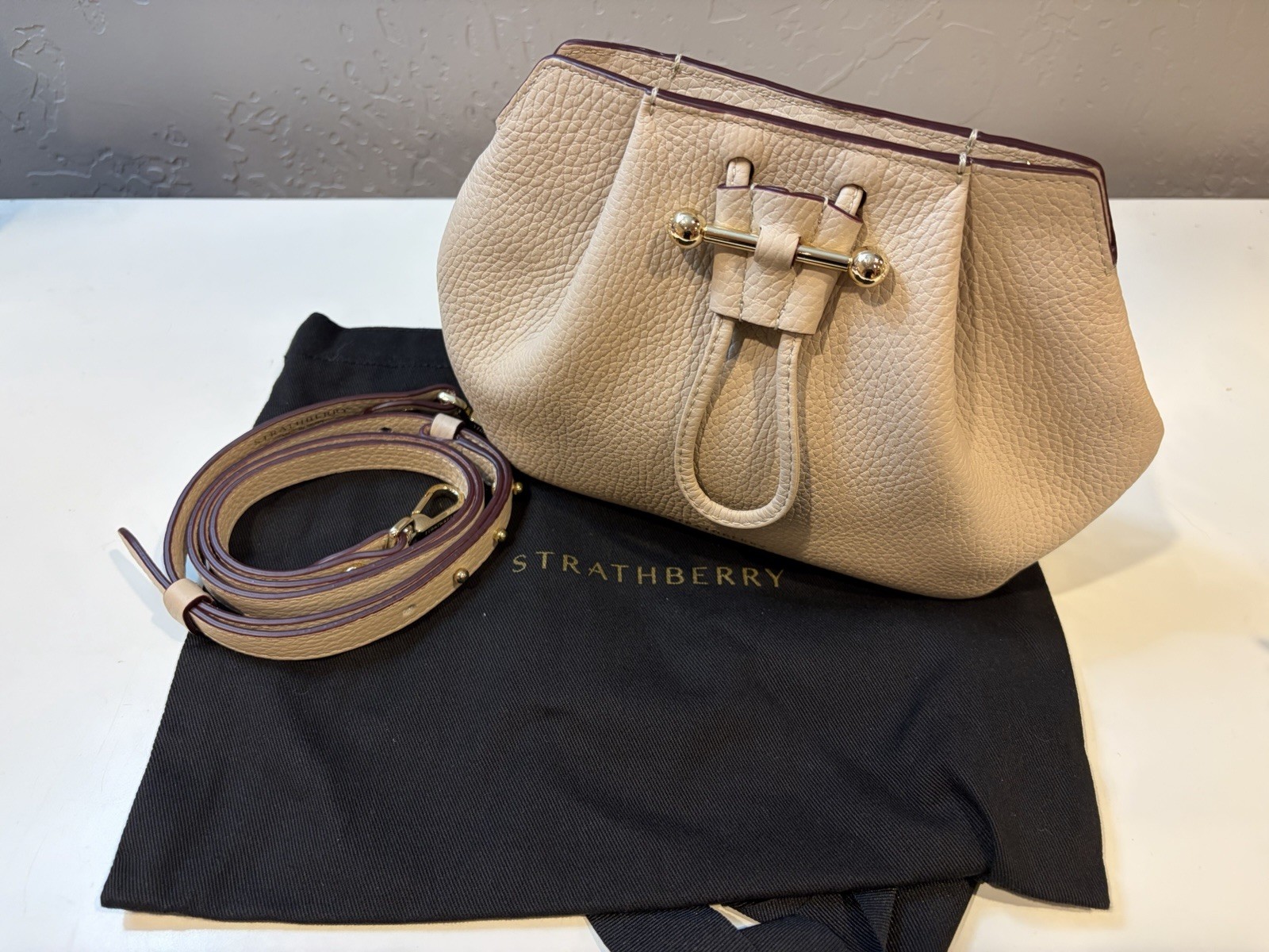 Strathberry Beige Pebbled Crossbody Bag Clasp Gold Hardware Detachable Strap