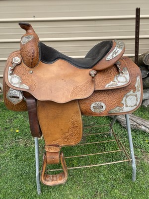 Beautiful 16'' Big Horn  Western  Show Saddle W/silver & oak leaf tooling US made