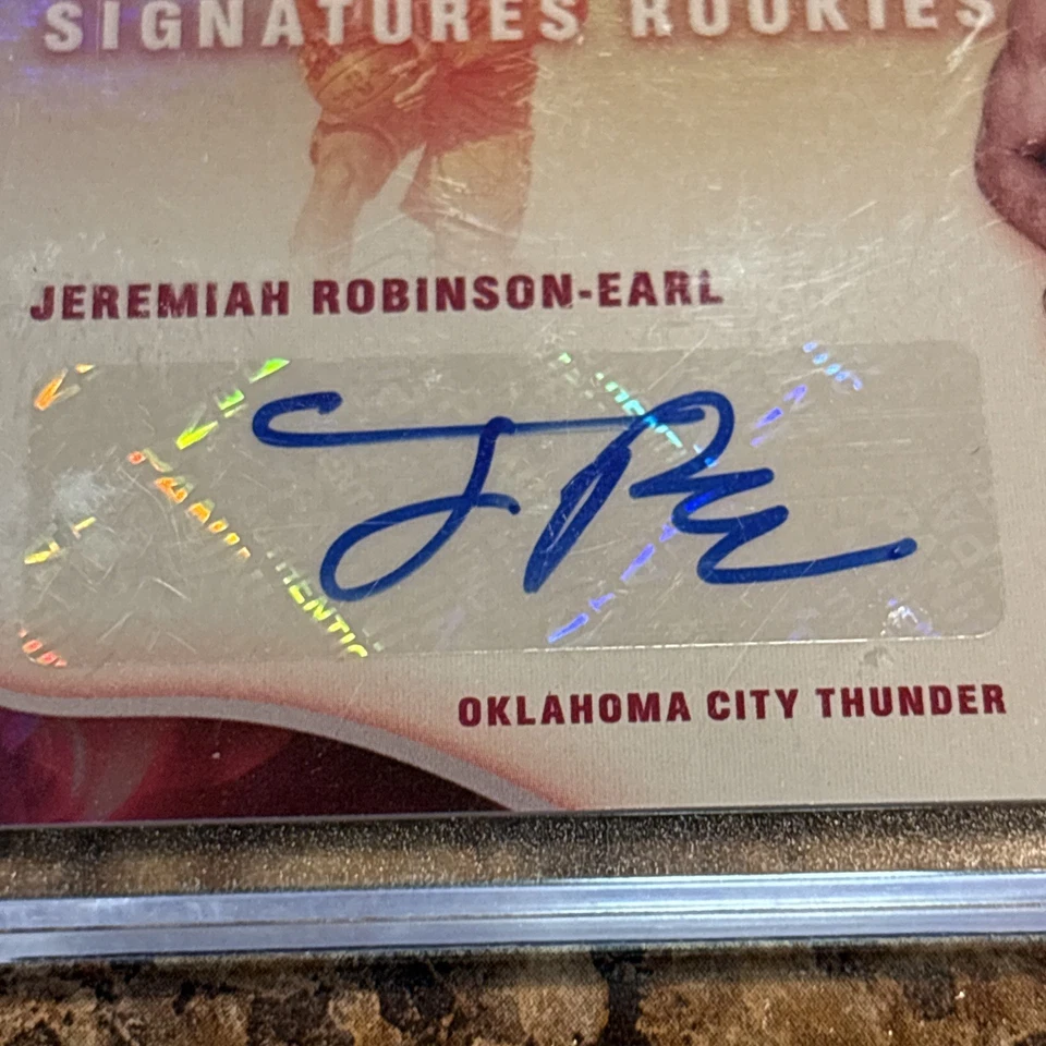 2022  NBA Hoops Jeremiah Robinson-Earl Hot Signatures Auto Gold Parallel Holo - Image 3 of 3