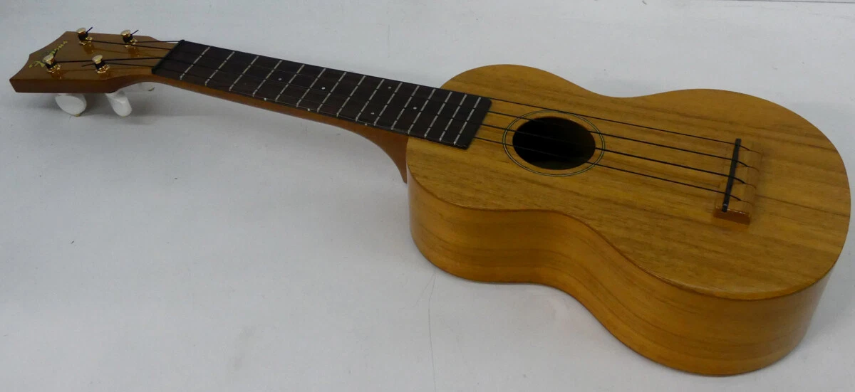 Famous FS-5 Natural Color Ukulele