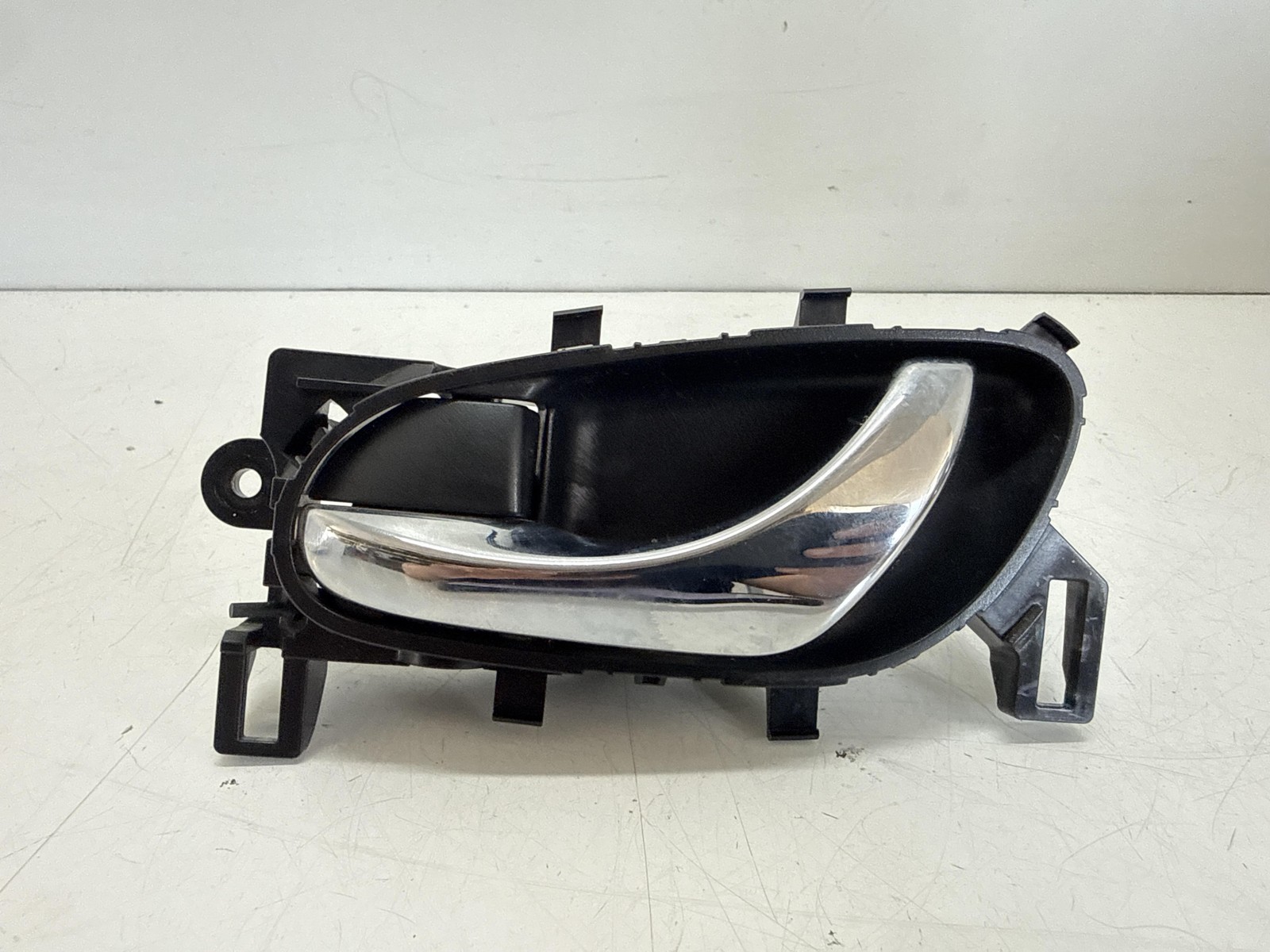 MANIGLIA INTERNA ANTERIORE SINISTRA PER NISSAN X-Trail Serie (T32) 806714CE0A (