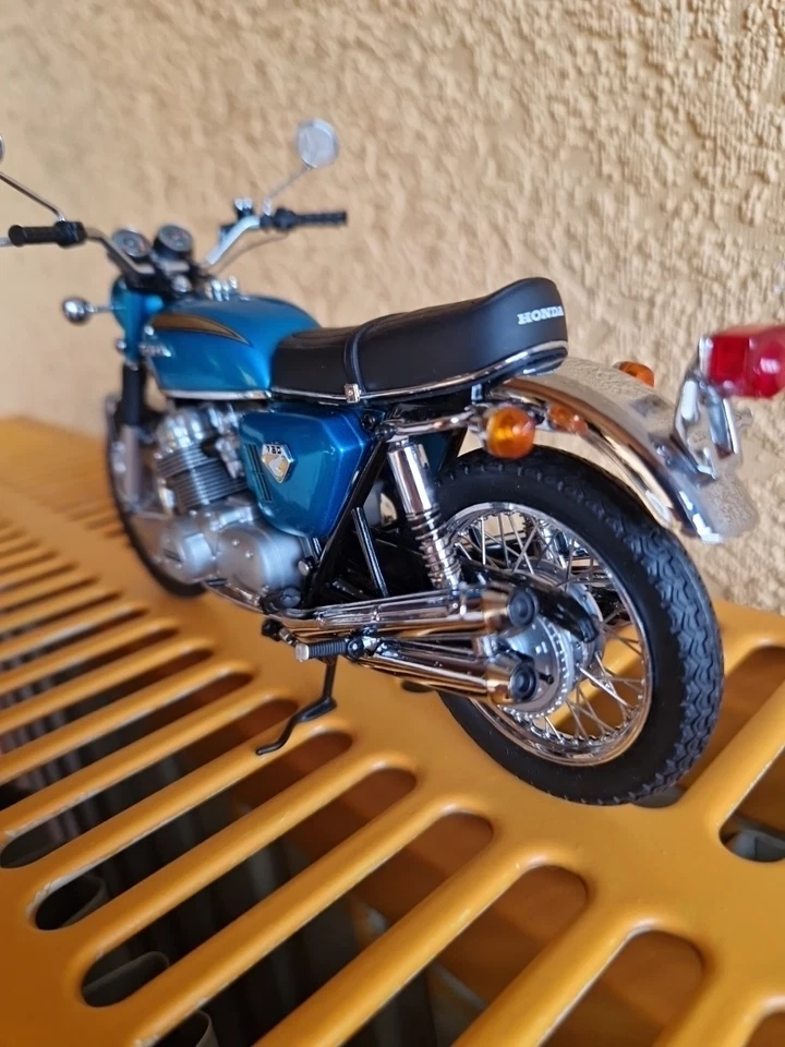 Minichamps HONDA CB 750 1:12 - Immagine 3 di 4