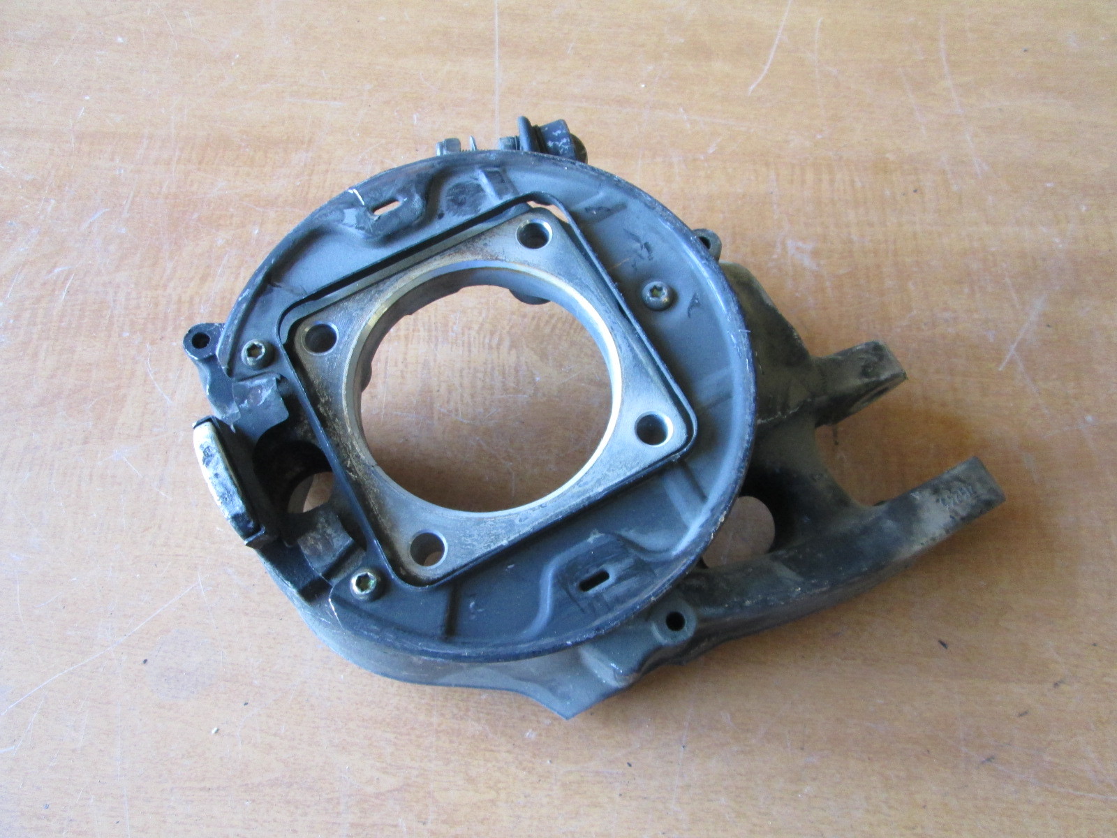 Maserati Quattroporte -  RH Rear Hub Holder With Bearing USED # 216250