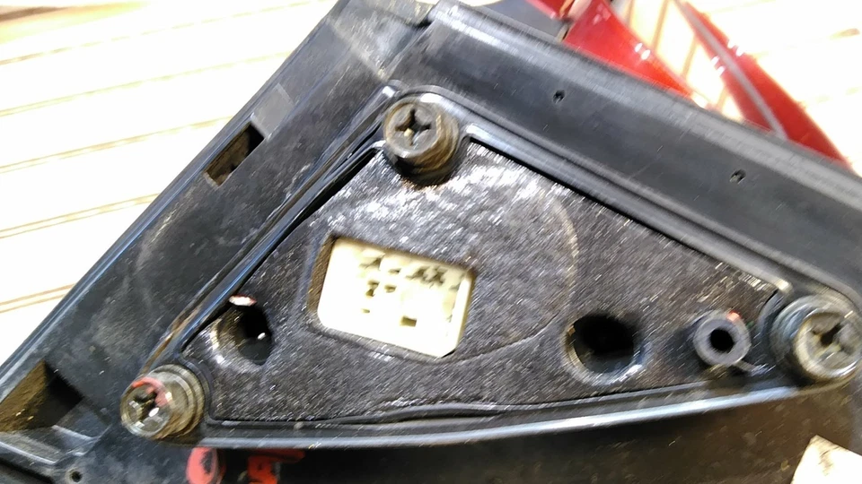 ESPEJO RETROVISOR ELÉCTRICO SUZUKI FORENZA LADO DEL CONDUCTOR ROJO 2005-2008 Foto 3 de 3