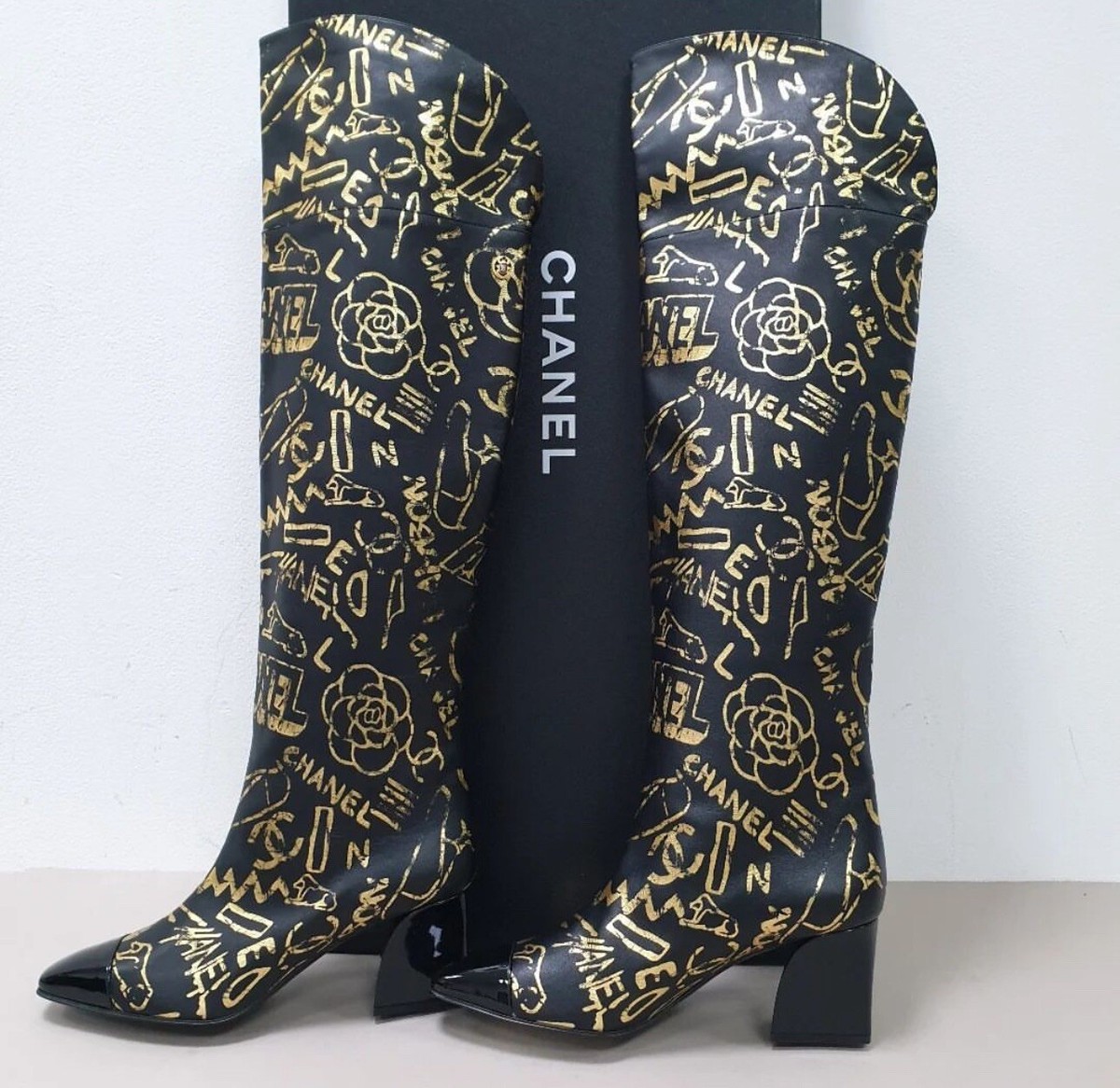 NWOB Chanel 2019 Paris-New York Graffiti Boots Sz. 41 | eBay NWOB Chanel 2019 Paris-New York Graffiti Boots Sz. 41 | eBay