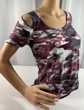 ROCK & REPUBLIC ROUND NECK SHORT SLEEVE CUT OUT SCOOP NECK TEE (2 COLORS)