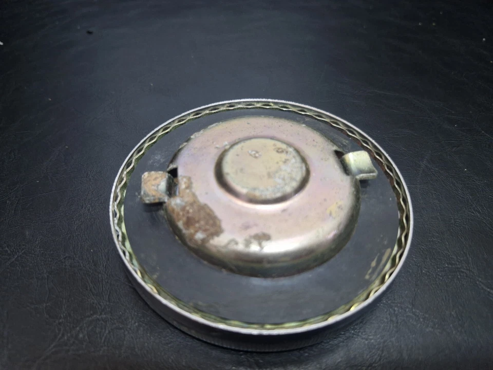 Fuel Tank Cap Yamaha DS7 R3 R5 TD2 YA7 YD3 YDS3 YM1 YR1 YR2 Nos jp 148-24610-00 - Image 4 of 4