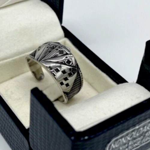 Anello da uomo con carte da gioco poker semiaperto misura 33 comodo inossidabile - Immagine 2 di 4