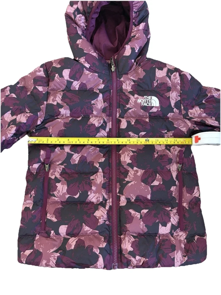 Chaqueta de plumón The North Face 600 para niñas púrpura floral talla M? 10/12 con capucha Foto 3 de 4