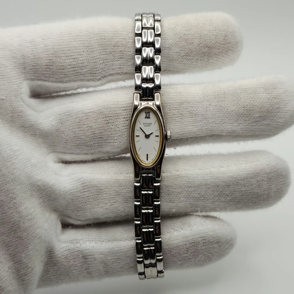 Pulsar V220-6190 Ladies Vintage Silver Tone Quartz Watch - FOR PARTS / REPAIR - Image 2 of 4