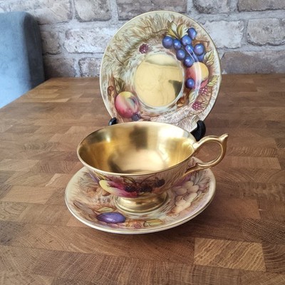 Atemberaubende Aynsley Orchard Gold Tasse Untertasse & Teller Trio signiert D Jones / N Brunt
