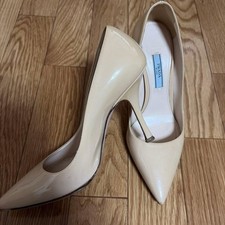 PRADA patent leather women beige size 6 pointed toe design sleek pump silhouette