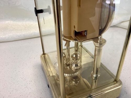 JAMES & HUNTINGTON QUARTZ TEMPUS FUGILE GOLD COLOURED MANTLE CLOCK - Bild 9 von 11