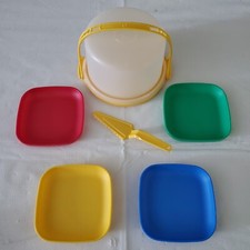 TUPPERWARE Toys Kids Mini Cake Taker 4 Plates and Serving Tool Primary Colors