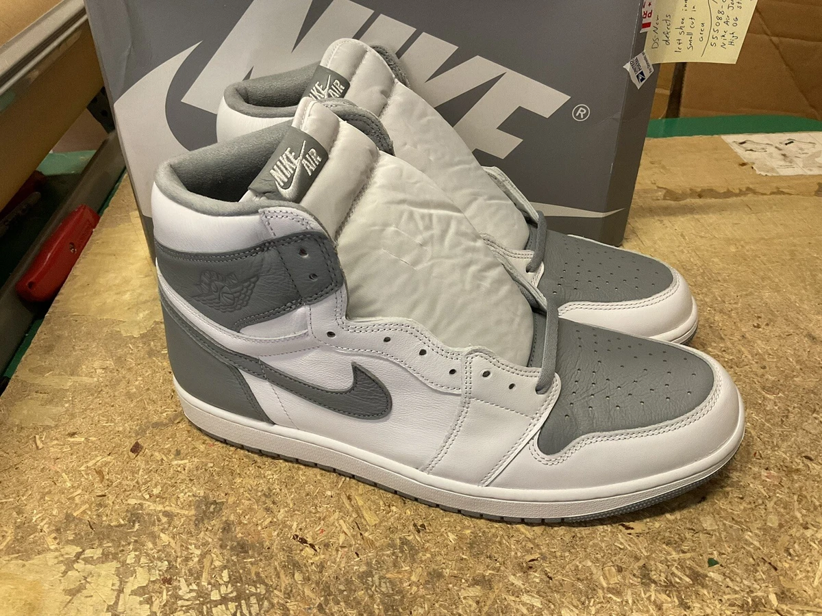 DS MENS NIKE Air Jordan 1 Retro High OG STEALTH WHITE 555088 037 SZ 15  DEFECT