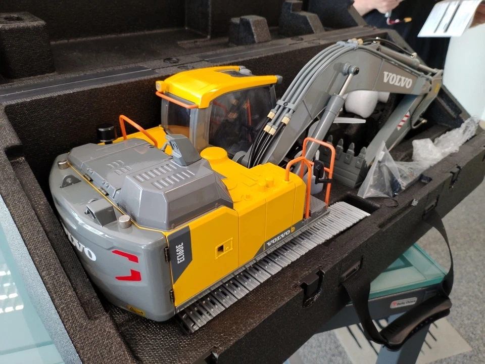 Escavatore Rc Idraulico Volvo EC160E - Double e Hobby - 1:14 - Immagine 4 di 4