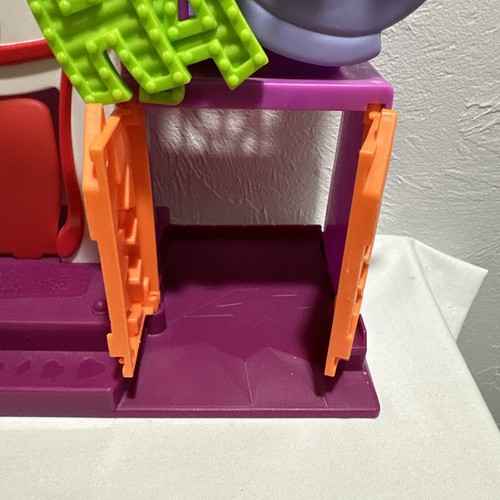 Fisher Price Imaginext The Joker Fun House Playset- 2 figures - Picture 5 of 10