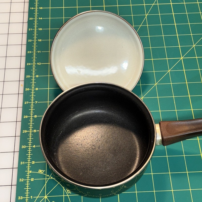 Encore Made In Spain Enameled Sauce Pan With Lid 1Qt. Non-Stick Green