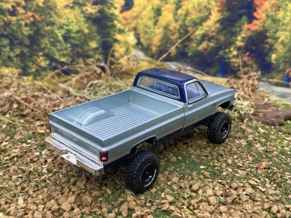 1985 GMC Sierra K2500 поднятый грузовик 4x4 1/64 литой заказной пикап Greenlight K10 - Изображение 3 из 4