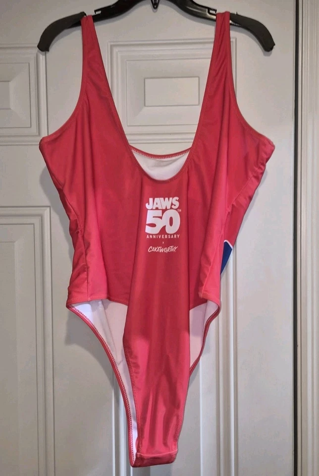 Nuevo con etiquetas Traje de baño Cakeworthy Jaws 50 aniversario Amity Island talla 3x $44,95 venta al por menor Foto 2 de 4
