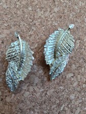 Vintage Gold Tone Leaf Clip On Earrings Textured Feather Design Nature Style