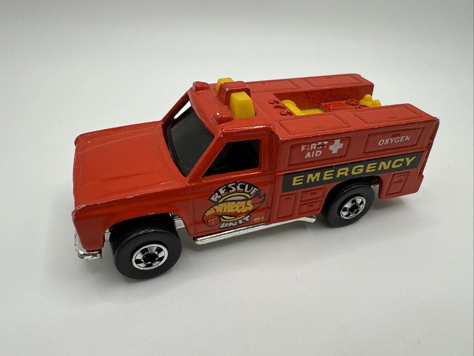 Vintage 1974 Hot Wheels Red Emergency Rescue Unit Fire Truck Blackwalls - Image 2 of 4