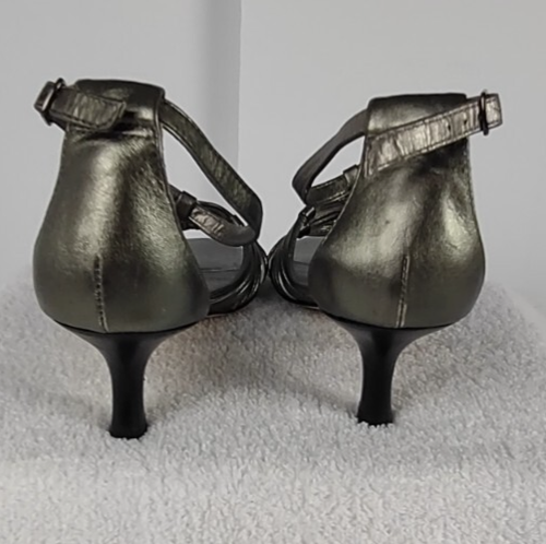 Liz Claiborne Sachi Gunmetal Silver Leather Upper Sandals 2 inch Heel Size 9M - Picture 3 of 11