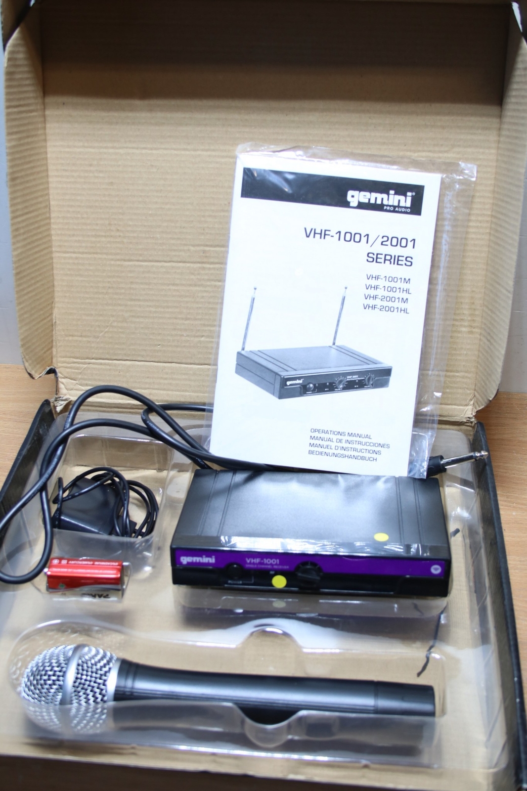 Micro sans fil GEMINI VHF-1001M idéal pour animation de soirée et karaoké