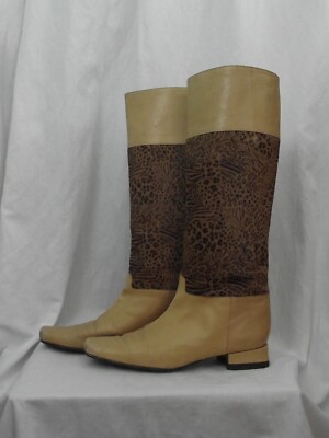 Zweifarbige Reiterstiefel ''Charles Jourdan'' mit Fohlenband in Leopardenform