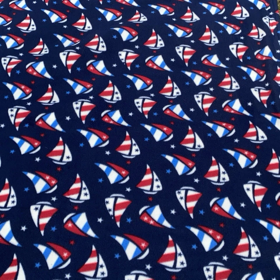 Lanzar VELEROS ROJOS BLANCOS Y AZULES SOBRE FONDO AZUL MARINO TELA POLAR Otra Raya Lateral Foto 3 de 4