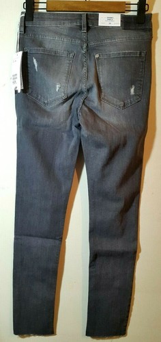 NUEVO H&M Mujer Pantalones de mezclilla ajustados rasgados al tobillo Cintura regular, Gris Claro - 29 - Imagen 3 de 4