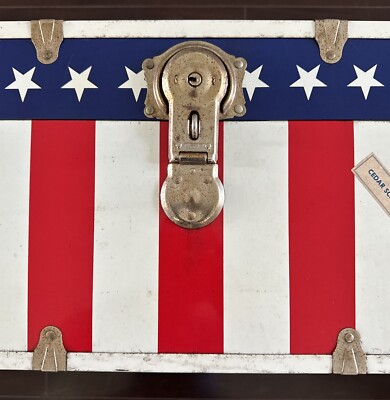 USA Team Trunk Locker 1983 Joshua Enterprises 30” L x 16” W x 12.5