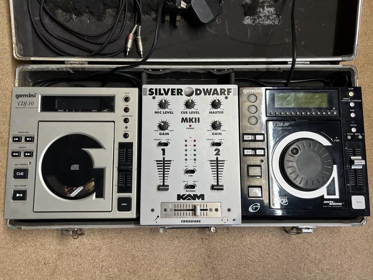 Gemini CDJ-10 + CDJ-30 And Kam Silver Dwarf Mk2 Mixer With Flight