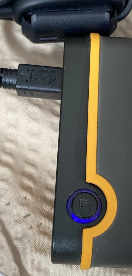 Transcend Slim 320GB StoreJet Portable 2.5” inch Shock Resistant Hard Drive - Image 2 of 4