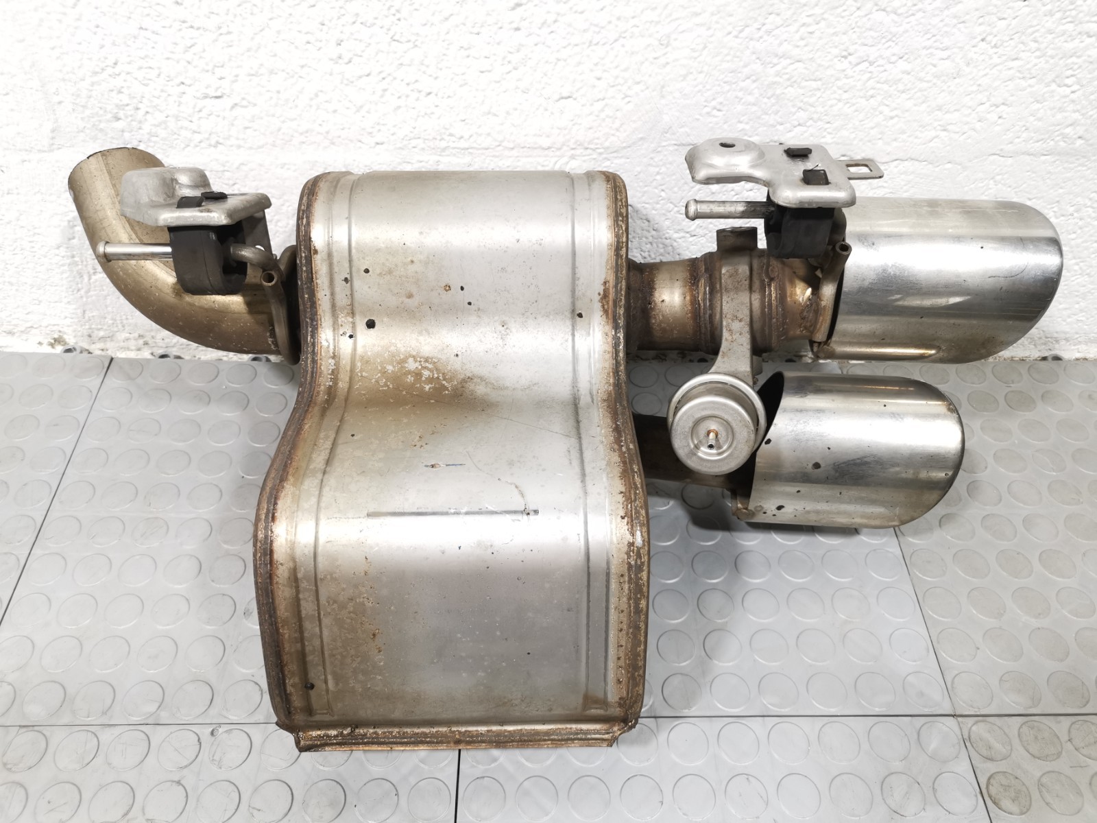 Maserati Ghibli S AWD 3.0L Auto 2014 Rear Left Side Exhaust Muffler Dual Tip OEM