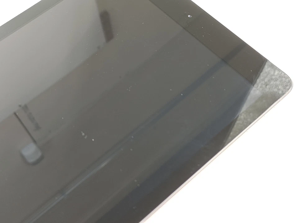 Apple iPad 6th Gen A1954 32 GB iOS 17.7.10 ( Wi-Fi + 4G ) Unlocked - Image 4 of 4