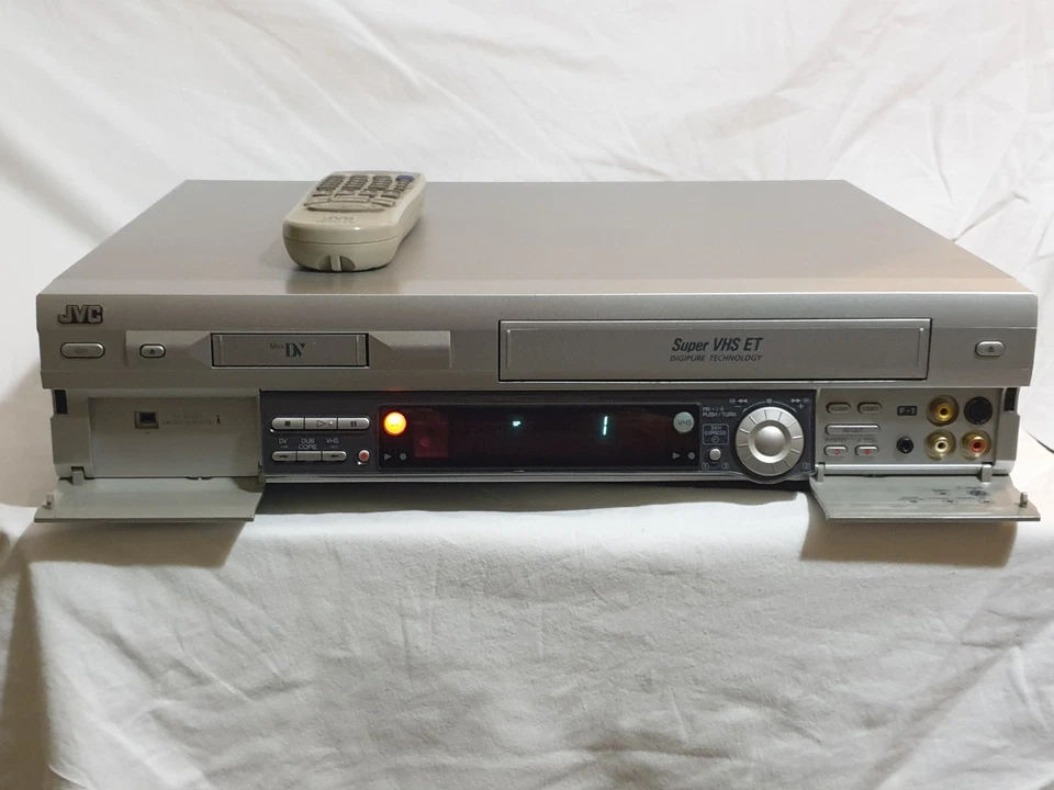 JVC HR-DVS3EU Videoregistratore Combinato - Immagine 2 di 4