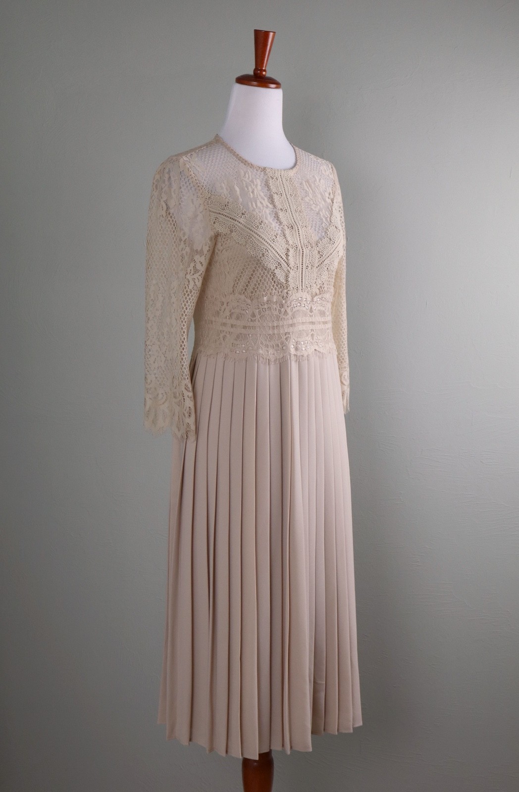 ZARA NWT $69 Beige Lace Gorgeous Sheer Trim Pleated Swing Dress Size XS thumbnail 2