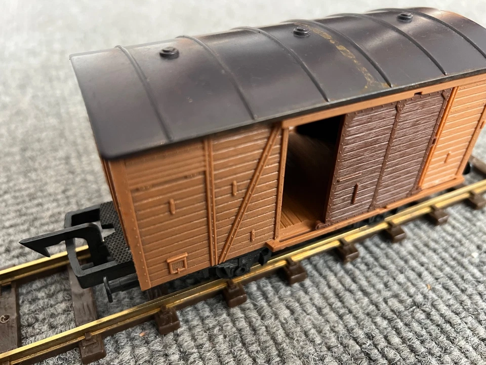 Faller Hittrain E-Train Playtrain: Niederbordwagen  + geschlossener Güterwagen - Bild 4 von 4