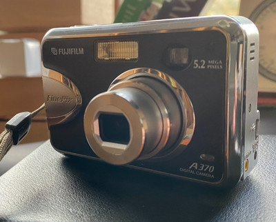 Fujifilm A370 schwarz 5,2 Megapixels Digital Camera