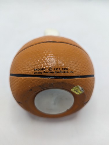 1958 1966 United Features Syndicate Snoopy on Basketball Keramik Bank - Bild 4 von 6