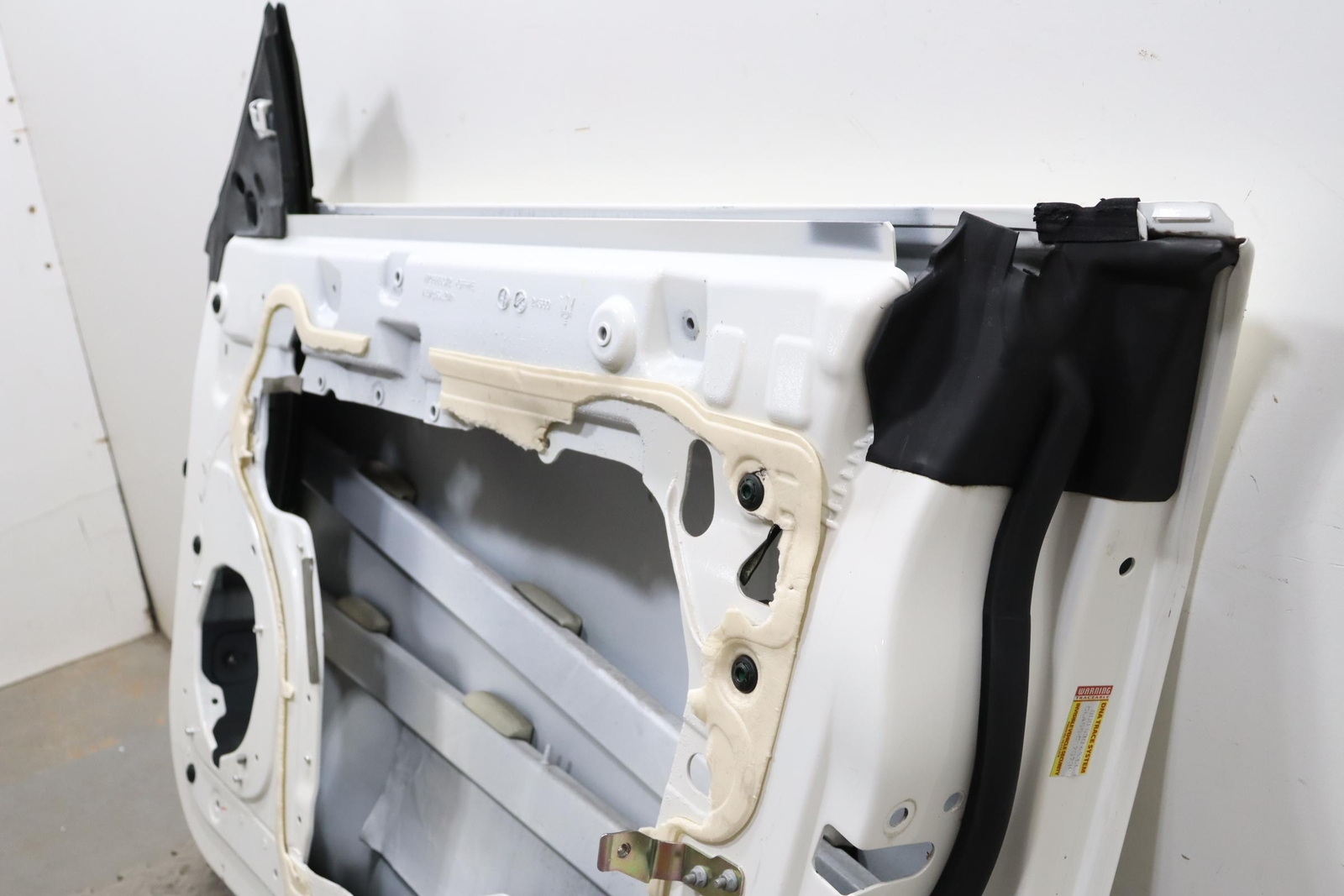 2014 - 2024 MASERATI QUATTROPORTE FRONT RIGHT SIDE DOOR SHELL OEM WHITE_BIA