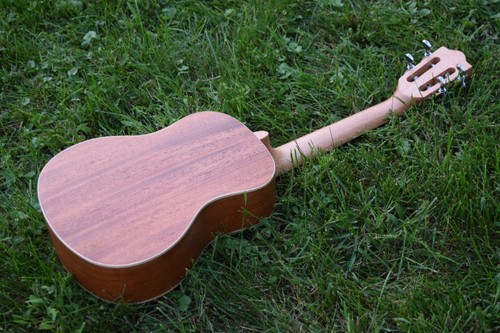 Ukulele Solid Top Wood Aloha SM2400 With Bag, Tuner, Capo (Canadian Brand) - Picture 17 of 33
