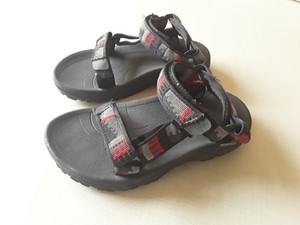 boys water sandals