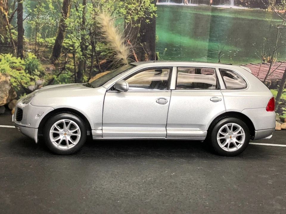 Coche Diecast 1:24 WELLY Plateado PORSCHE CAYENNE TURBO Nº 22431 sin caja Foto 2 de 4