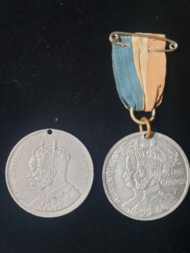 Pair: 1911 Coronation of King George V and WWI Peace Commemorative Medals 35mm - Afbeelding 1 van 6